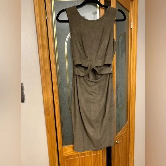 guess olive green dress W3GK85WD8G2 guess green floral slip dress — Therapy Boutique main image 0